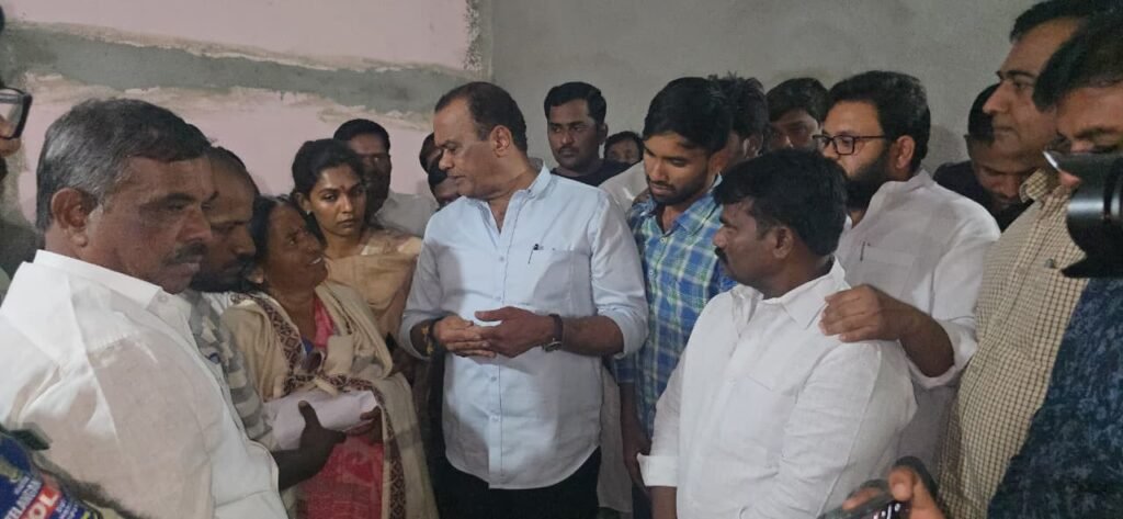 రైతు సంక్షేమమే ప్రభుత్వ ధ్యేయం-మృతుల కుటుంబాలను పరామర్శించిన మంత్రి కోమటిరెడ్డి