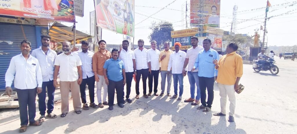 కేంద్ర మంత్రి బండి సంజయ్ కుమార్ గారికి స్వాగతం పలికిన బీజేపీ హుస్నాబాద్ పట్టణ నాయకులు