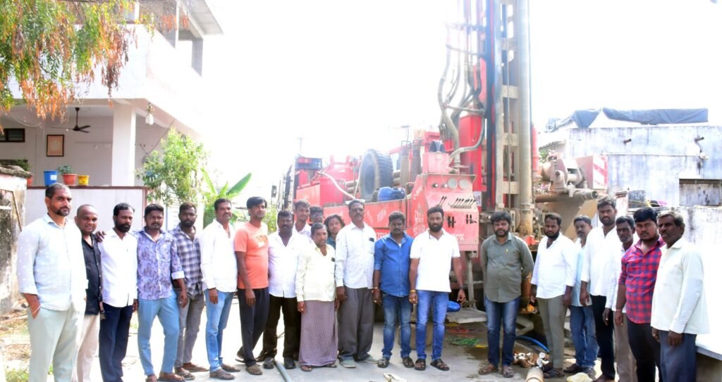 నీటి కోసం పోరాటానికి ముగింపు – చిరు చొరవతో 5 బోర్లు