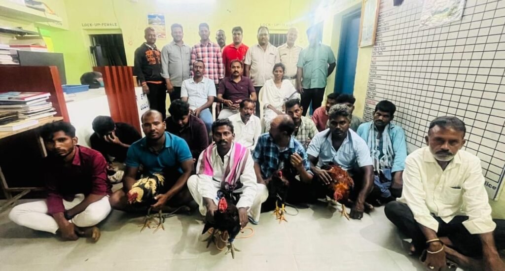 కోడిపందాల స్థావరాలపై మెరుపుదాడి!13మంది అరెస్ట్-4 కోళ్లు,రూ.1,500నగదు స్వాధీనం