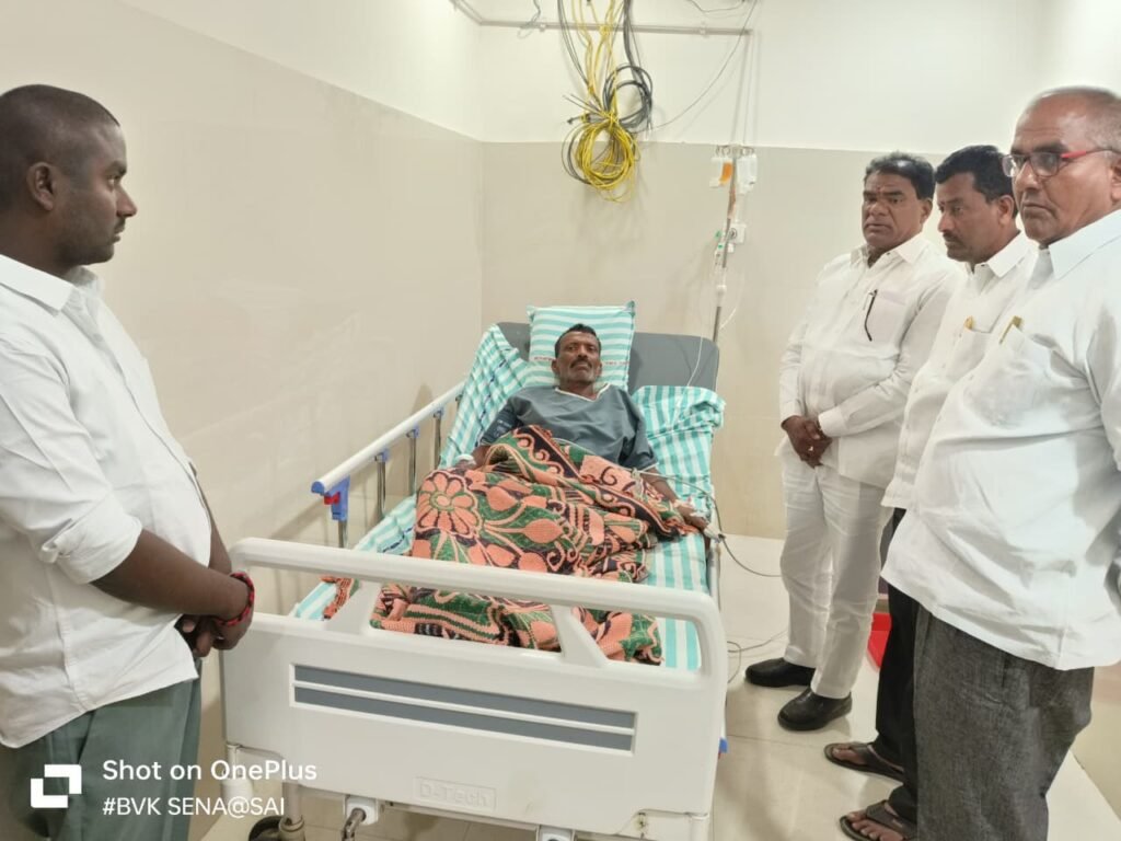 అనారోగ్యంతో చికిత్స పొందుతున్న వంగ మంజుల-నరసింహారెడ్డిని పరామర్శించిన