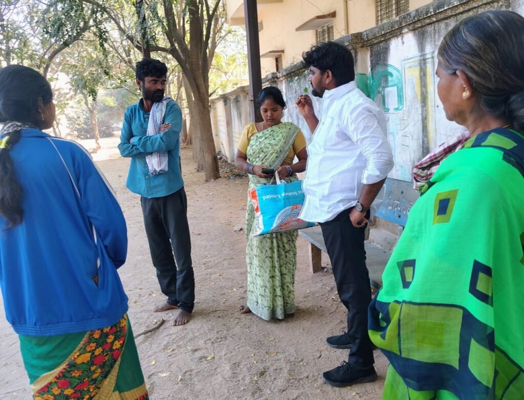 యడవేల్లి నాగరాజుని పరామర్శించిన గంజాయి శ్రీనివాస్