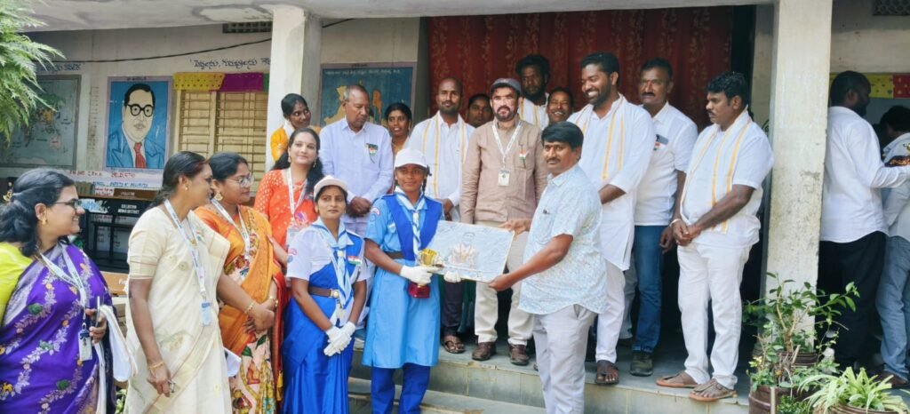 మణి మొబైల్స్ కట్టెల రమేష్ ఆధ్వర్యంలో జడ్పీహెచ్‌ఎస్ విద్యార్థులకు వ్యాసరచన పోటీలు