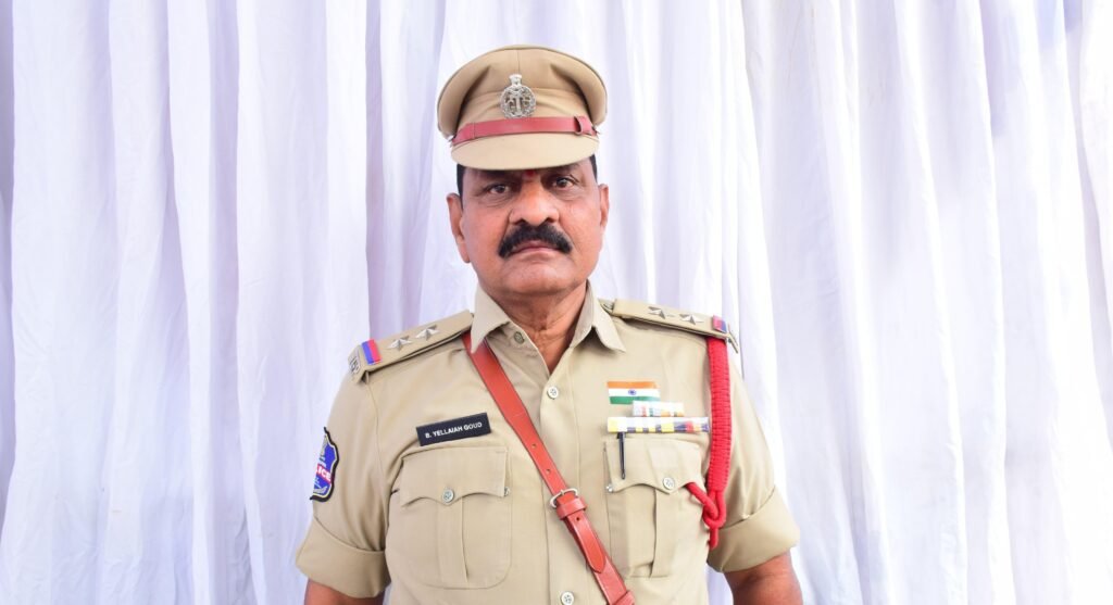 వేములవాడ ఎస్సై బుర్ర ఎల్లయ్య గౌడ్‌కు ఇండియన్ పోలీస్ మెడల్
