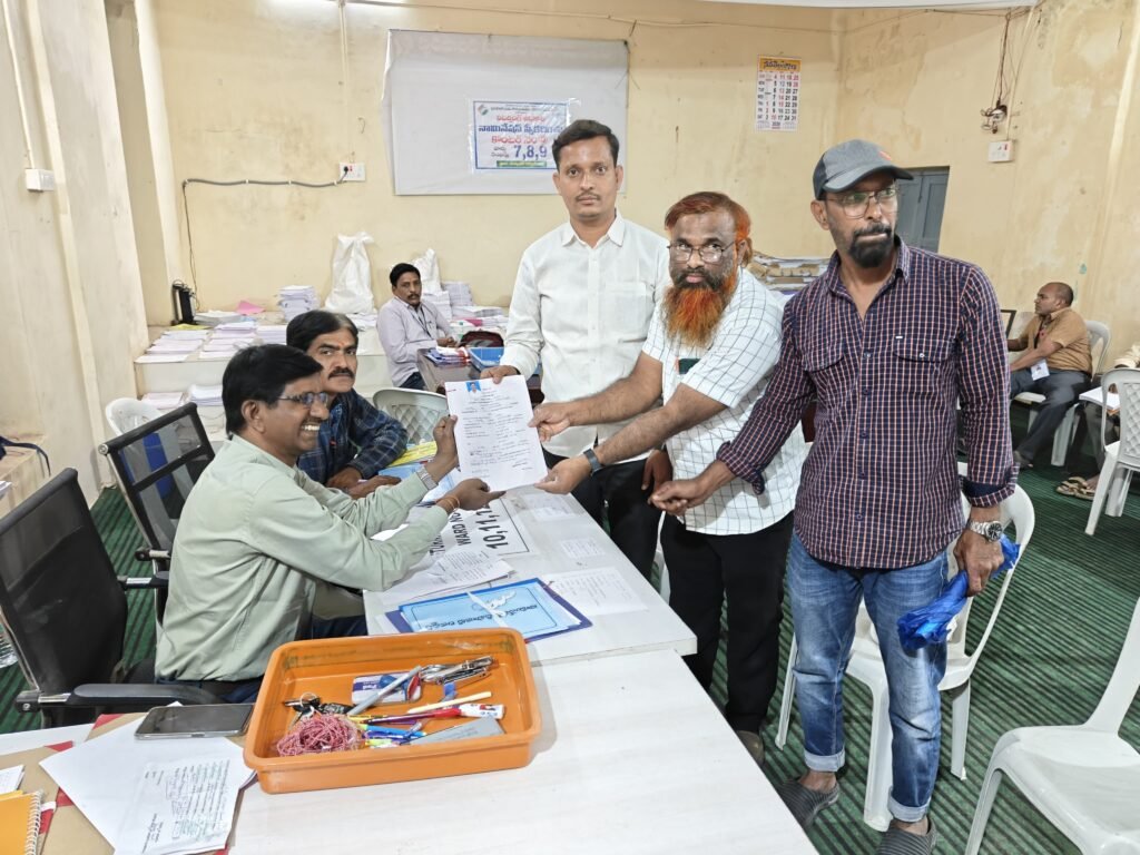 12వ వార్డు కాంగ్రెస్ పార్టీ అభ్యర్థిగా షారూక్ ఖాన్ నామినేషన్