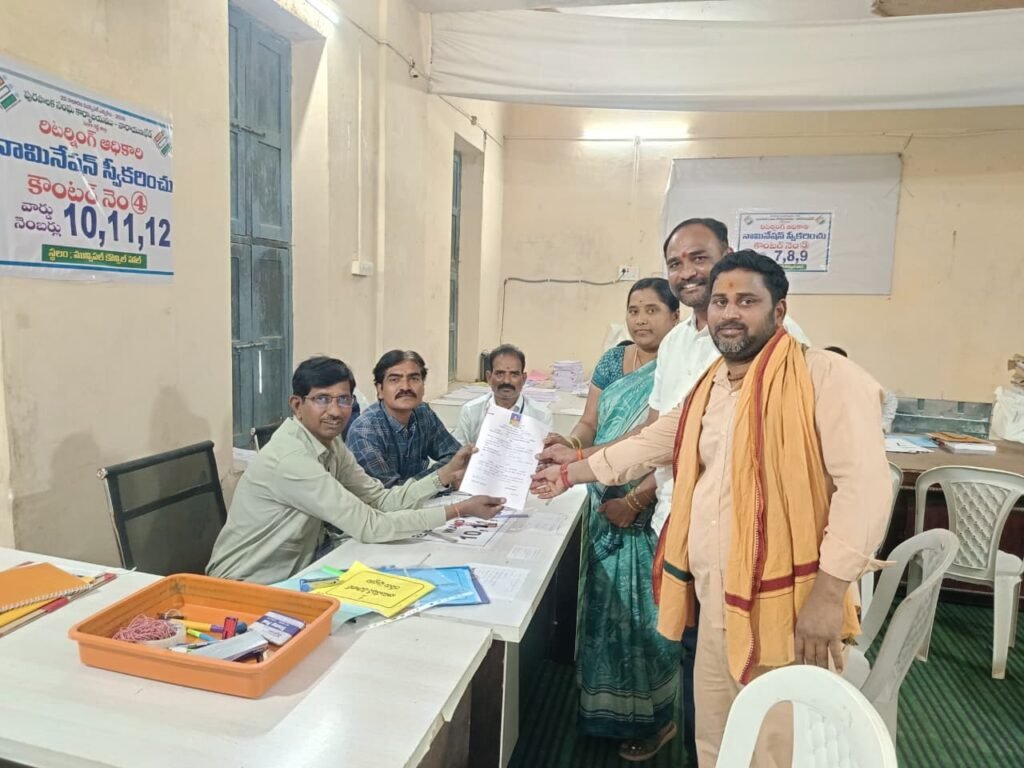 11వ వార్డులో బిఆర్ఎస్ అభ్యర్థిగా వర్ష నగేష్ నామినేషన్ దాఖలు