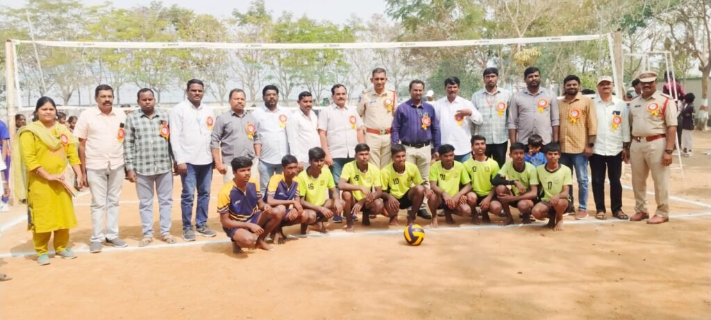 సీఎం కప్ వాలీబాల్ టోర్నమెంట్ కు తొగుట సీఐ షేక్ లతీఫ్