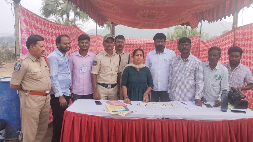 సిరిసిల్ల సరిహద్దులో 2.342 కిలోల వెండి స్వాధీనం