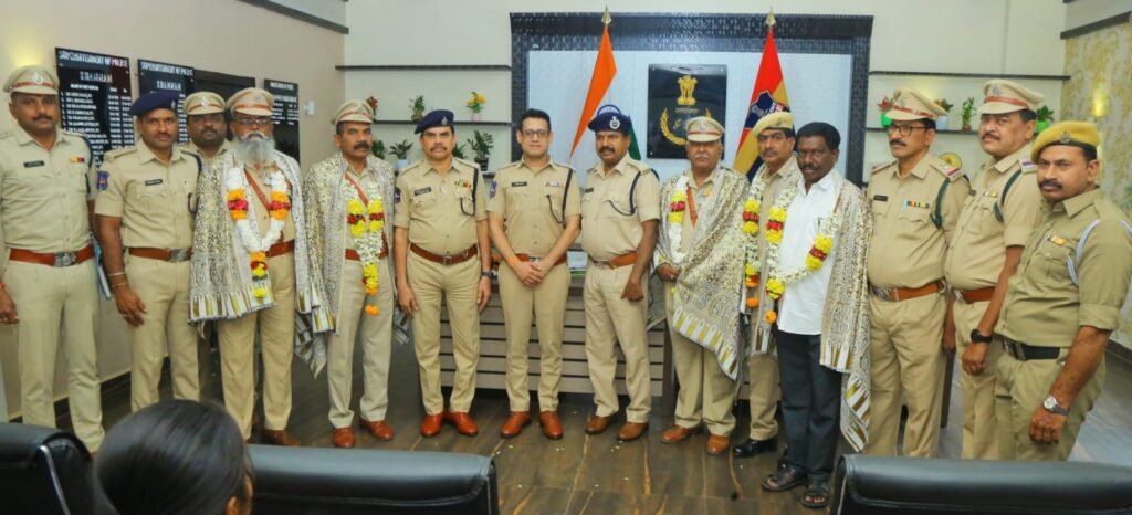 ఉద్యోగ విరమణ పొందిన పోలీస్ అధికారులకు ఘన సన్మానం.