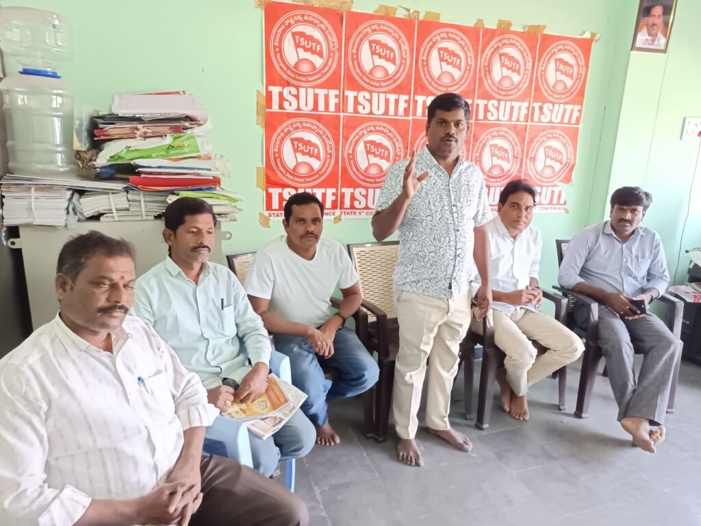 ఉపాధ్యాయుని సస్పెన్షన్ ఎత్తివేయాలి