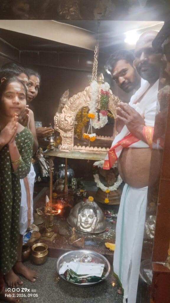 కూడవెల్లి రామలింగేశ్వర స్వామిని దర్శించుకున్న గజాబింకర్ అశోక్ దంపతులు