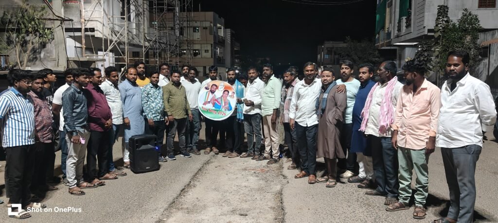 చిరుపై అభిమానాన్ని గర్జనలా చాటిన అభిమానుల పాట