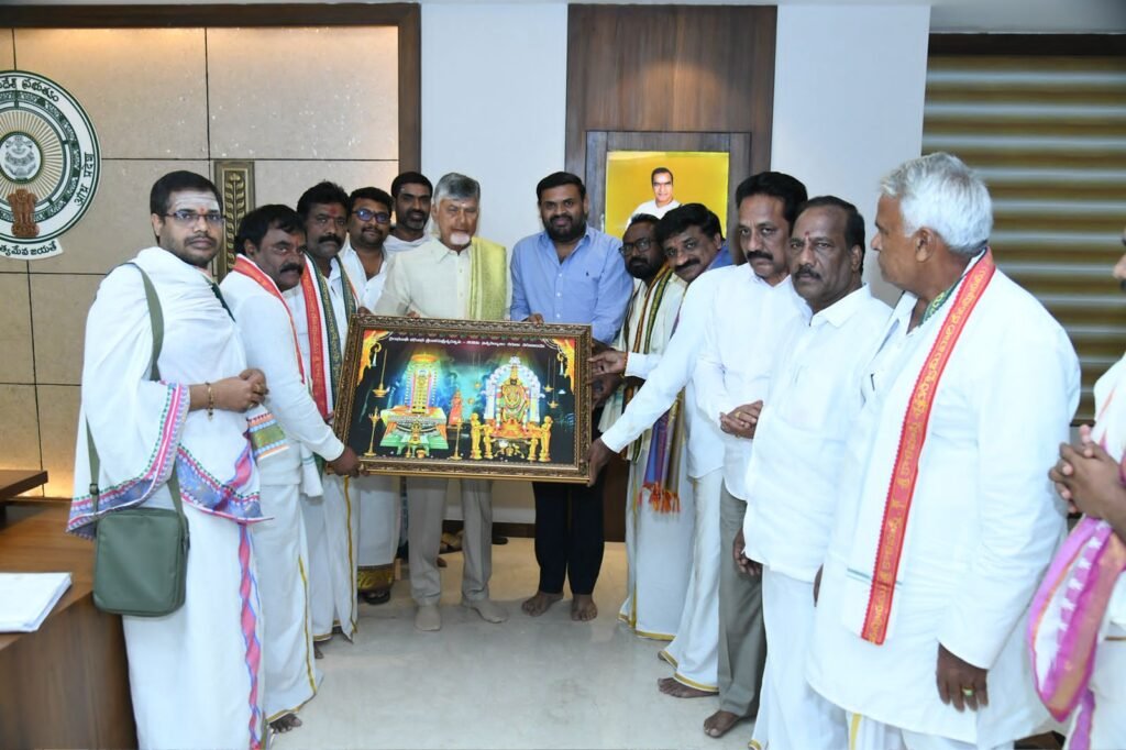 మహాశివరాత్రి బ్రహ్మోత్సవాలకు సీఎం చంద్రబాబుకు ఆహ్వానం