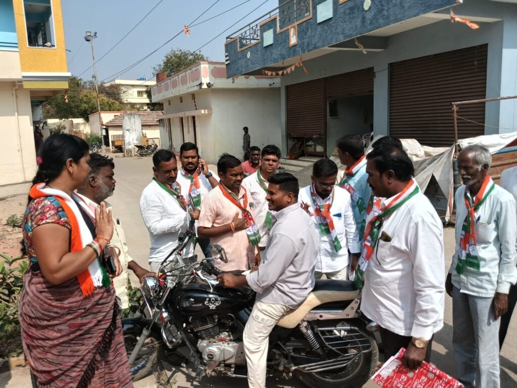 10వ వార్డులో కాంగ్రెస్ అభ్యర్థి భణాపూర్ రాజు ఎన్నికల ప్రచారం