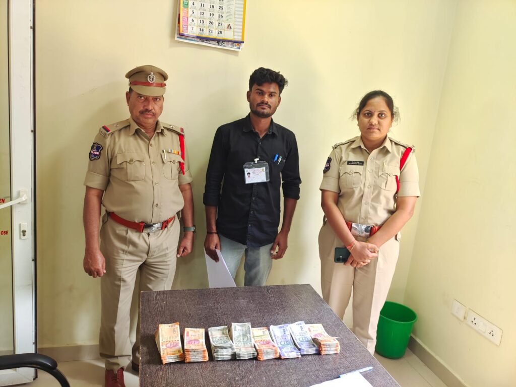 సిరిసిల్లలో భారీ నగదు సీజ్-ఎన్నికల తనిఖీల్లో రూ.2 లక్షలు స్వాధీనం..