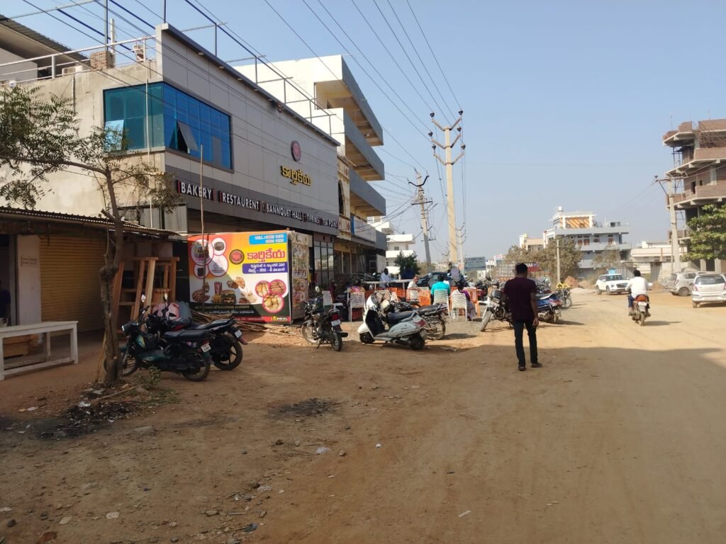 రోడ్డునే హోటల్ గా మార్చారు