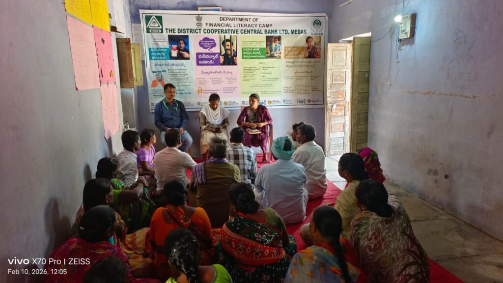 రైతులు తప్పనిసరిగా ఈ-కేవైసీ చేసుకోవాలి-డీసీసీబీ మేనేజర్ ప్రవళిక