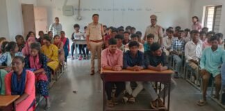 పరీక్షల సమయంలో ప్రణాళికాబద్ధంగా చదవాలి-చందుర్తి ఎస్ఐ జె.రమేష్