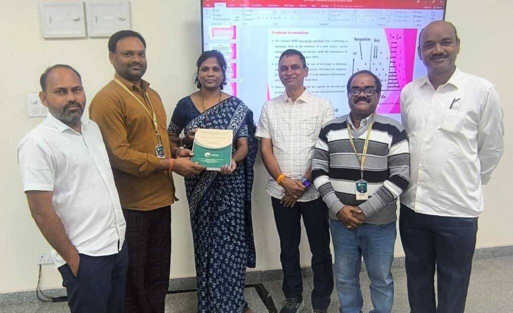 ఆర్.సుహాసిని పిహెచ్‌.డి. పరిశోధనను విజయవంతంగా పూర్తి చేసి డాక్టరేట్ పట్టా అందుకున్నారు