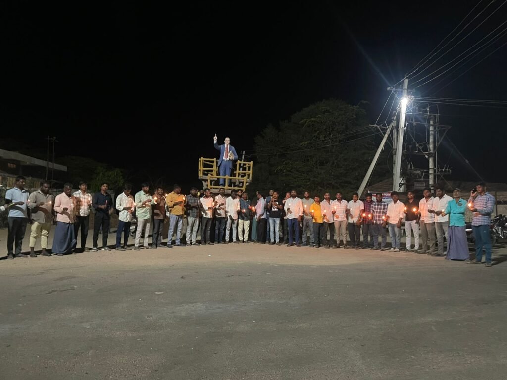 అమరవీరులకు వంతడుపుల గ్రామ యువకుల ఘన నివాళి