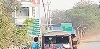 బలవంతపు వసూళ్లకు పాల్పడుతున్న హిజ్రాలు