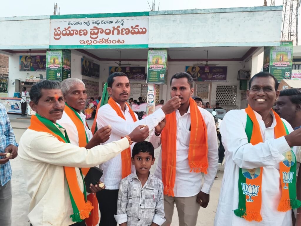 ఇల్లంతకుంటలో బీజేపీ శక్తి ప్రదర్శన-కరీంనగర్ విజయంపై ఘన సంబరాలు