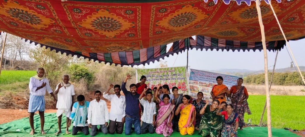 కాలేశ్వరం కెనాల్ పనులు పూర్తి చేయాలని రైతుల మోకాళ్లపై నిరసన దీక్ష