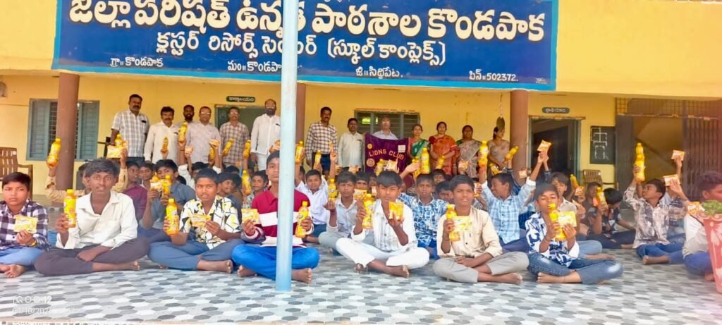 విద్యార్థులకు పోషకాహార సహాయం-లయన్స్ క్లబ్ సేవా కార్యక్రమం.