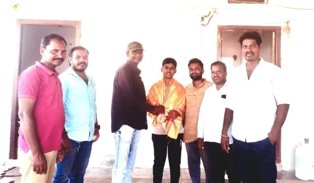 పదవ తరగతి ఫలితాల్లో మంచి మార్కులు సాధించిన విశేష్ ఘనంగా సన్మానం