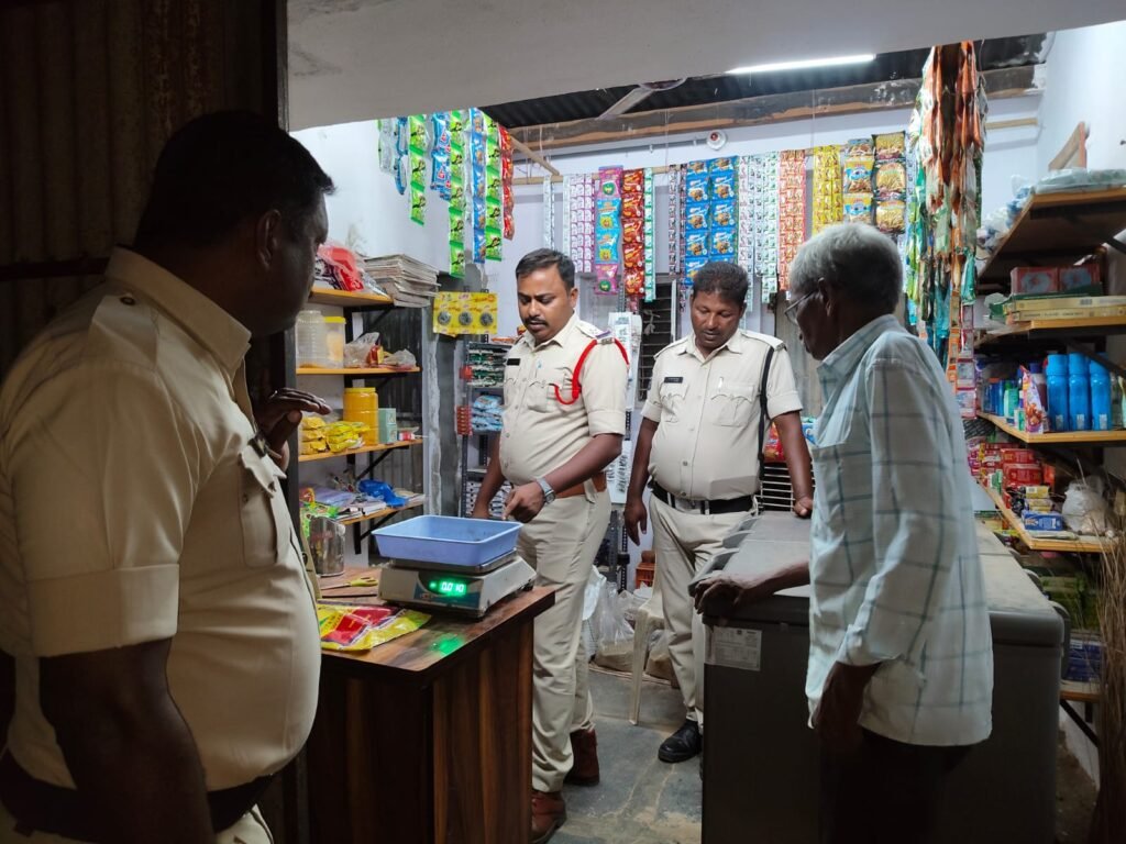 విద్యార్థులకు మత్తు పదార్థాలు అమ్మవద్దు అని దుకాణదారులకు హెచ్చరికలు జారీచేసిన నేరేడుచర్ల పోలీసులు.
