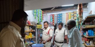 విద్యార్థులకు మత్తు పదార్థాలు అమ్మవద్దు అని దుకాణదారులకు హెచ్చరికలు జారీచేసిన నేరేడుచర్ల పోలీసులు.