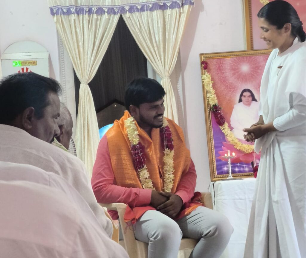 బ్రహ్మకుమారి నూతన సెంటర్ కోసం రూ.1 లక్ష విరాళం