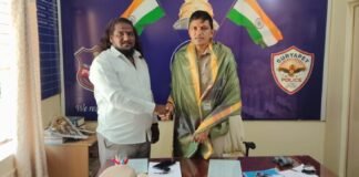 పెన్పహాడ్ ఎస్సై బాలు నాయక్ను మర్యాదపూర్వకంగా కలిసిన నాగేశ్వరరావు
