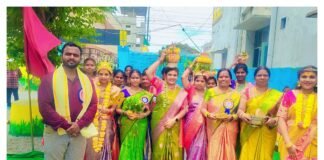 బోనాల వేడుకల్లో తెలంగాణ గొప్పదనం చాటిన చిన్నారులు.