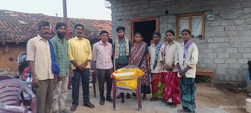 పారిశుధ్య కార్మికుడి కుటుంబానికి గ్రామ పంచాయతీ సిబ్బంది అండ.