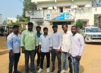 చాకలి ఐలమ్మ విగ్రహాన్ని ధ్వంసం చేసిన దుండగులను గుర్తించి కఠిన చర్యలు తీసుకోవాలి