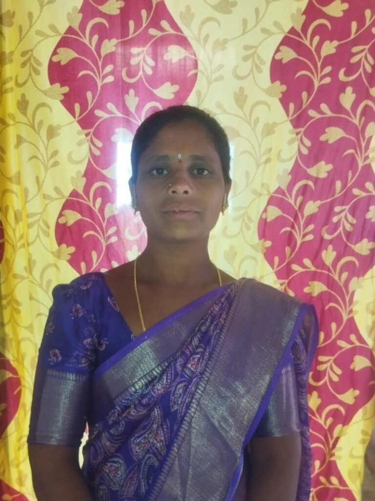 శివాయిపల్లి గ్రామ ప్రజలకు బతుకమ్మ, దసరా పండుగ శుభాకాంక్షలు తెలిపిన 4వ వార్డు మెంబర్ బండారి భవాని