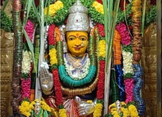 లలిత త్రిపుర సుందరి అవతారంలో దుర్గామాత